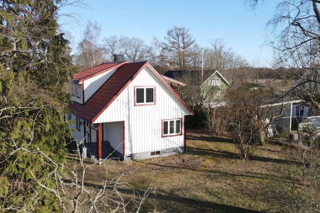 Lantlig Villa I Ljungbyhed Exterior photo